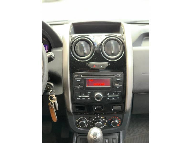 RENAULT - DUSTER - 2017/2018 - Prata - R$ 66.990,00