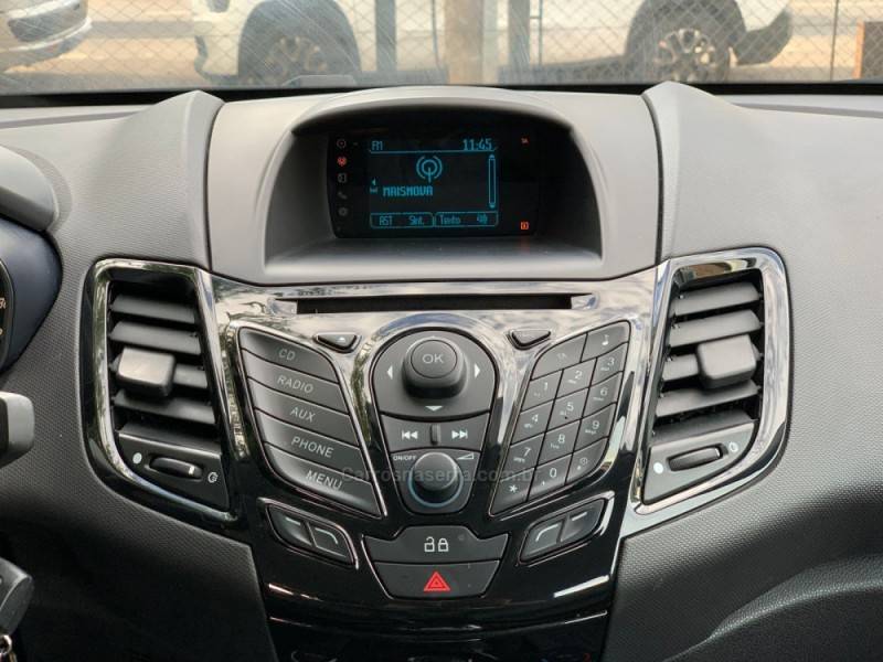 FORD - FIESTA - 2014/2015 - Branca - R$ 50.990,00