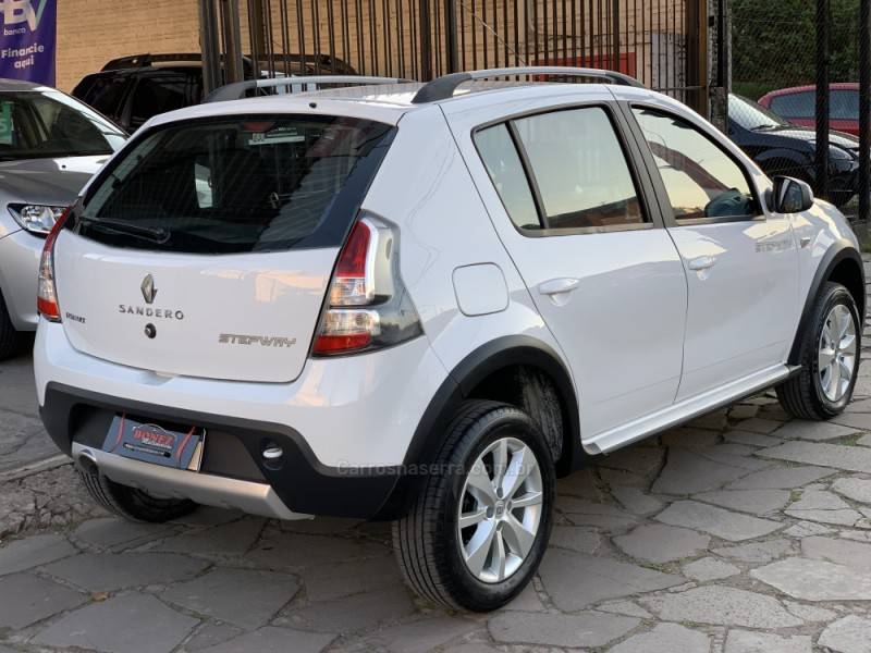 RENAULT - SANDERO - 2014/2014 - Branca - R$ 43.990,00