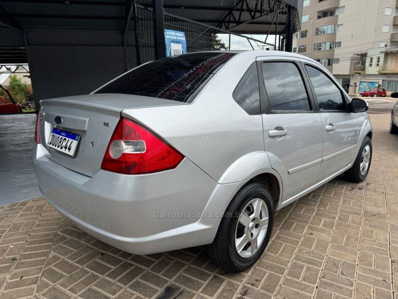 FORD - FIESTA - 2008/2009 - Branca - R$ 29.990,00