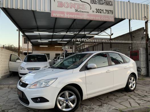 FORD - FOCUS - 2011/2012 - Branca - R$ 42.990,00
