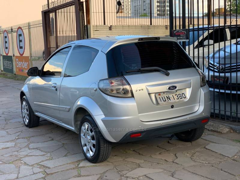 FORD - KA - 2012/2013 - Prata - R$ 29.990,00