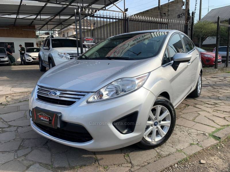 FORD - FIESTA - 2010/2011 - Prata - R$ 39.990,00