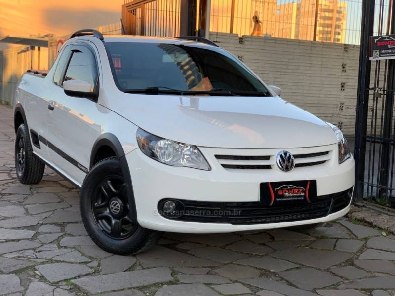 VOLKSWAGEN - SAVEIRO - 2010/2011 - Branca - R$ 44.990,00