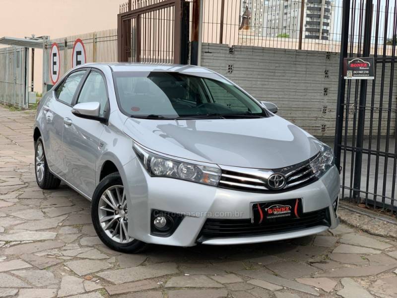 TOYOTA - COROLLA - 2014/2015 - Prata - R$ 88.990,00