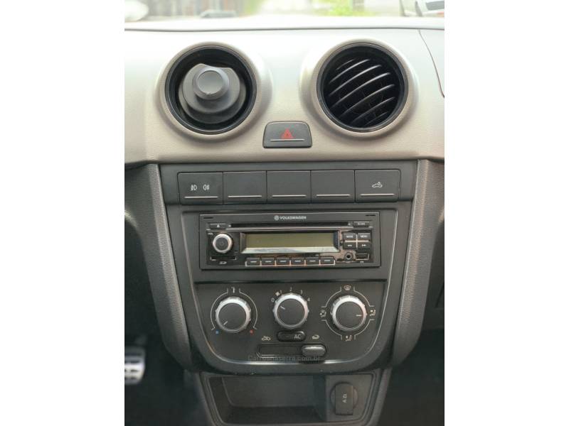 VOLKSWAGEN - SAVEIRO - 2012/2013 - Branca - R$ 56.990,00