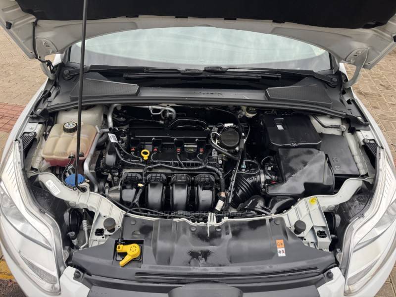 FORD - FOCUS - 2015/2015 - Branca - R$ 56.990,00