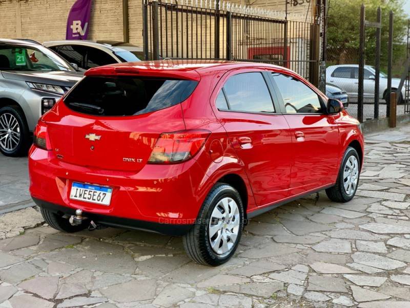 CHEVROLET - ONIX - 2014/2015 - Vermelha - R$ 49.990,00