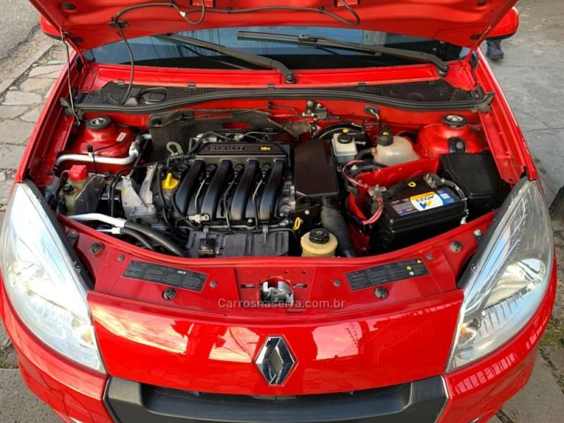 RENAULT - SANDERO - 2011/2012 - Vermelha - R$ 36.990,00