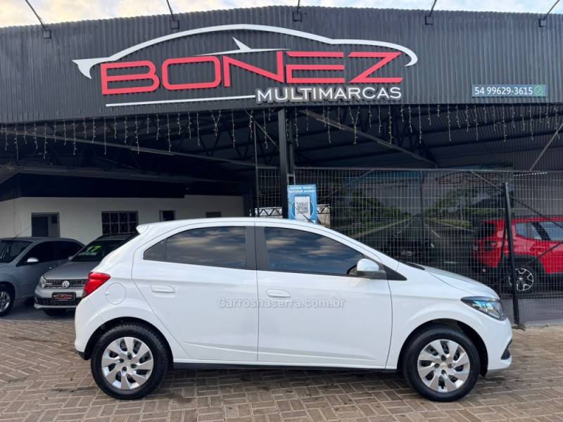 CHEVROLET - ONIX - 2015/2015 - Branca - R$ 53.990,00