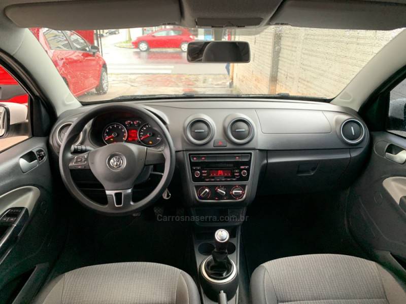 VOLKSWAGEN - VOYAGE - 2012/2013 - Branca - R$ 41.990,00