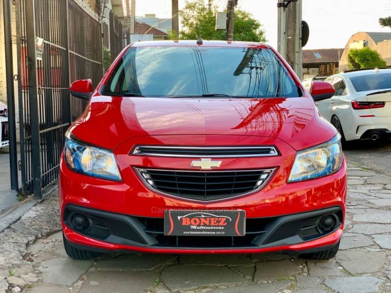 CHEVROLET - ONIX - 2014/2015 - Vermelha - R$ 49.990,00