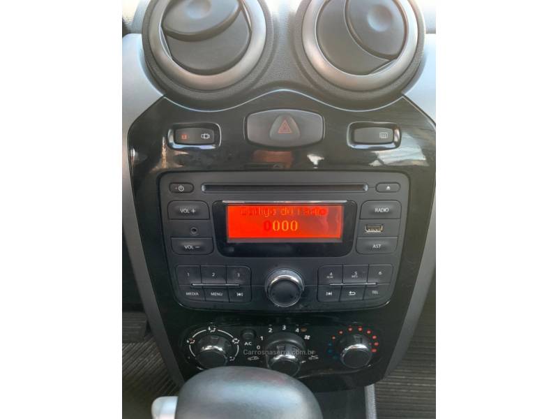 RENAULT - SANDERO - 2011/2012 - Vermelha - R$ 36.990,00