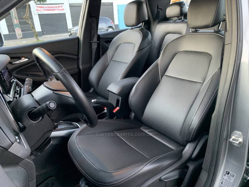 CHEVROLET - MONTANA - 2022/2023 - Prata - R$ 120.990,00