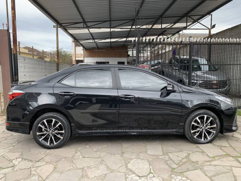 TOYOTA - COROLLA - 2017/2018 - Preta - R$ 105.990,00