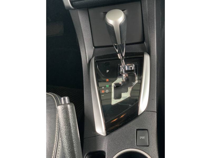 TOYOTA - COROLLA - 2017/2018 - Preta - R$ 105.990,00