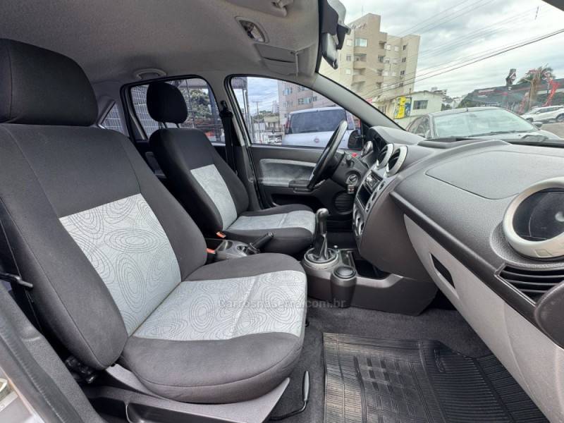 FORD - FIESTA - 2008/2009 - Branca - R$ 29.990,00
