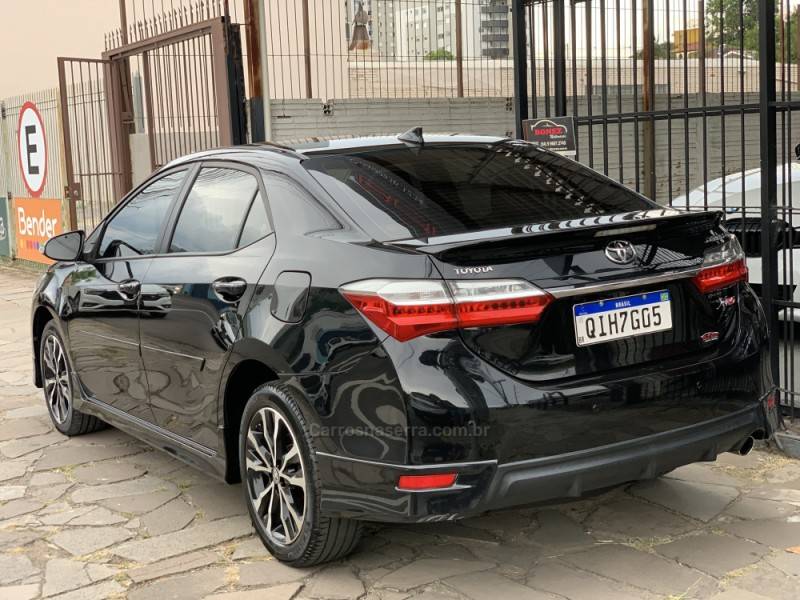 TOYOTA - COROLLA - 2017/2018 - Preta - R$ 105.990,00