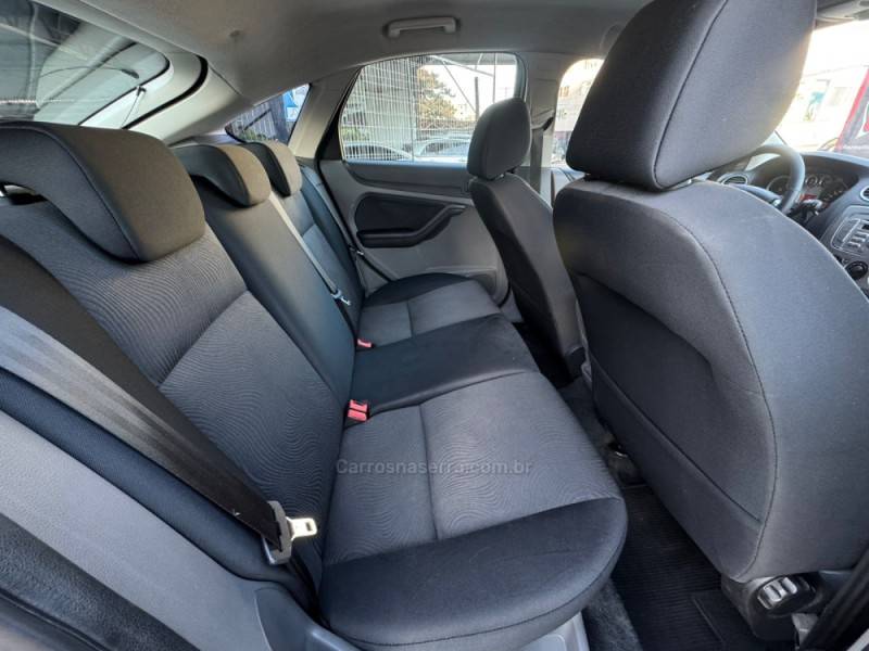 FORD - FOCUS - 2010/2011 - Azul - R$ 44.990,00