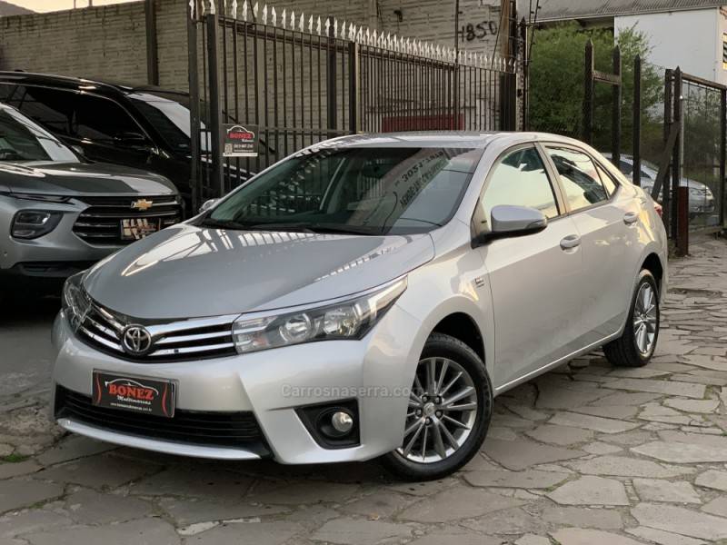 TOYOTA - COROLLA - 2015/2016 - Prata - R$ 87.990,00