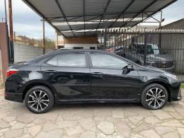 TOYOTA - COROLLA - 2017/2018 - Preta - R$ 105.990,00
