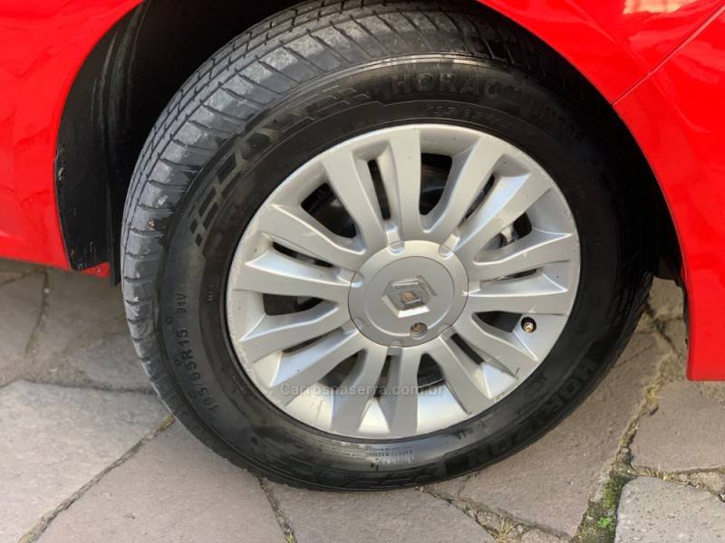RENAULT - SANDERO - 2011/2012 - Vermelha - R$ 36.990,00