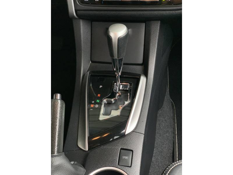 TOYOTA - COROLLA - 2017/2018 - Preta - R$ 105.990,00