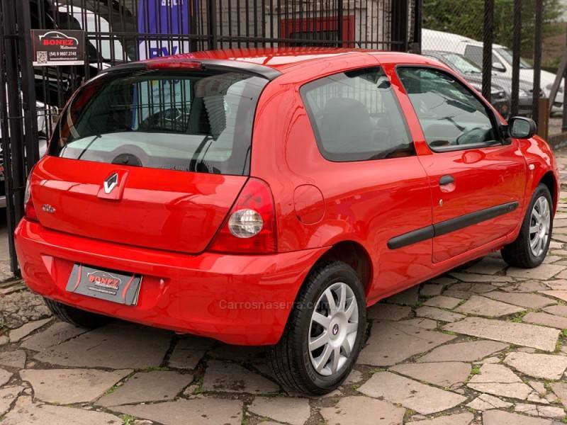 RENAULT - CLIO - 2010/2011 - Vermelha - R$ 20.990,00