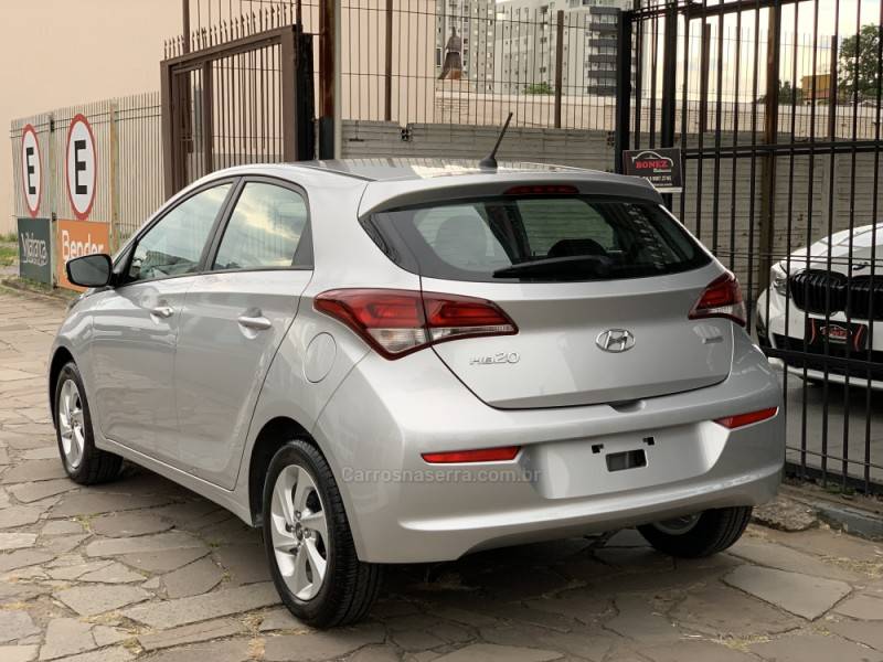 HYUNDAI - HB20 - 2015/2016 - Prata - Sob Consulta