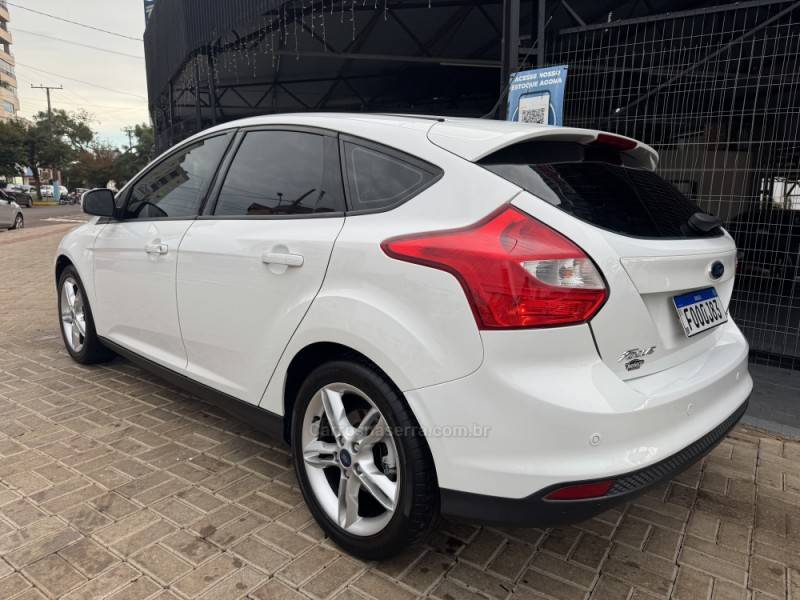 FORD - FOCUS - 2015/2015 - Branca - R$ 56.990,00