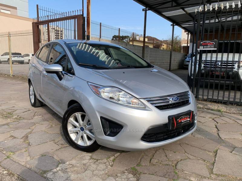 FORD - FIESTA - 2010/2011 - Prata - R$ 39.990,00