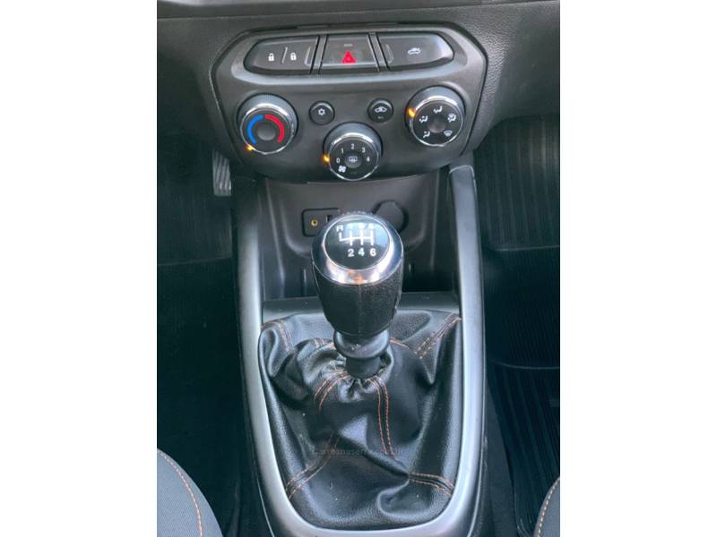 CHEVROLET - ONIX - 2014/2015 - Vermelha - R$ 49.990,00