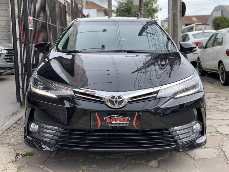 TOYOTA - COROLLA - 2017/2018 - Preta - R$ 105.990,00