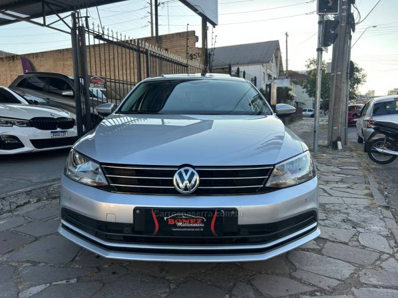 VOLKSWAGEN - JETTA - 2015/2016 - Prata - R$ 79.990,00