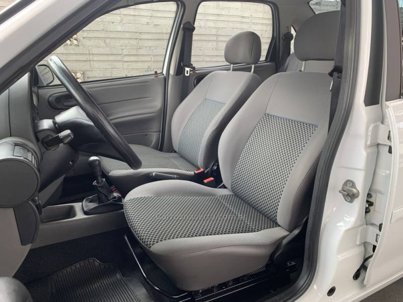 CHEVROLET - CLASSIC - 2010/2011 - Branca - R$ 28.990,00