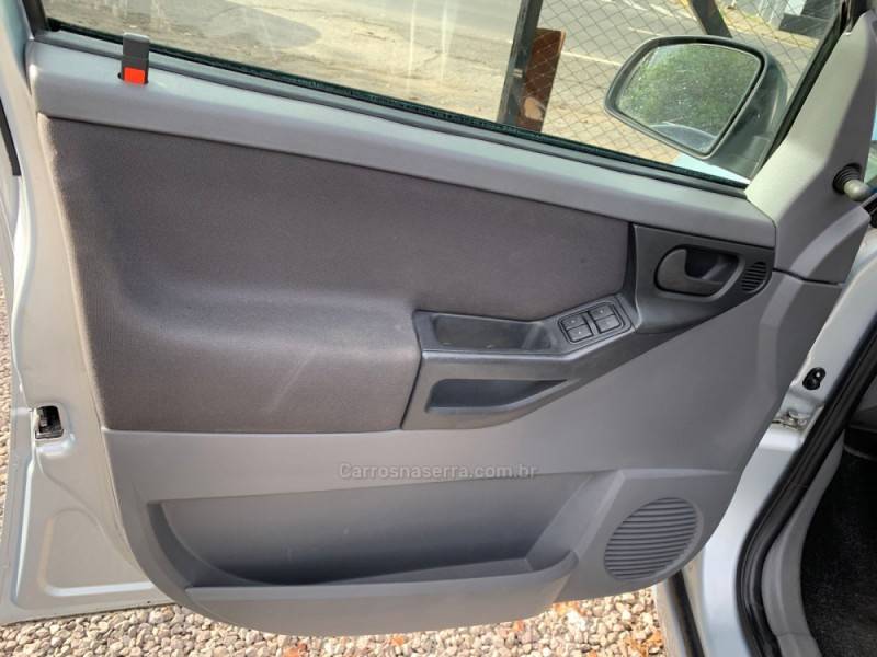CHEVROLET - MERIVA - 2006/2007 - Prata - R$ 19.990,00