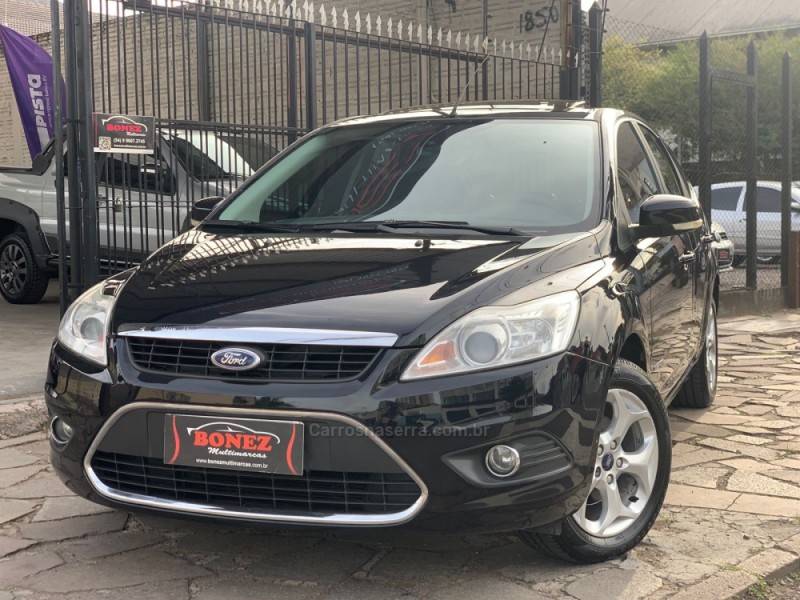 FORD - FOCUS - 2010/2011 - Preta - R$ 49.990,00