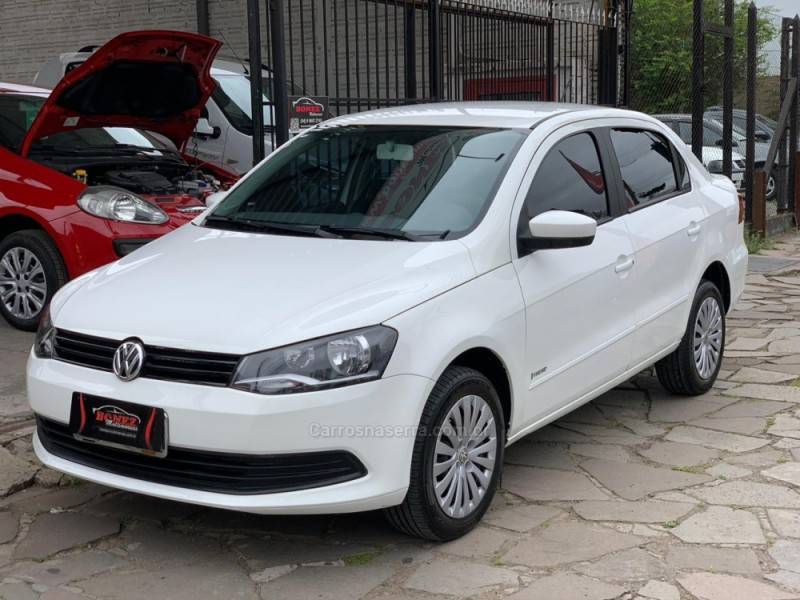 VOLKSWAGEN - VOYAGE - 2012/2013 - Branca - R$ 41.990,00