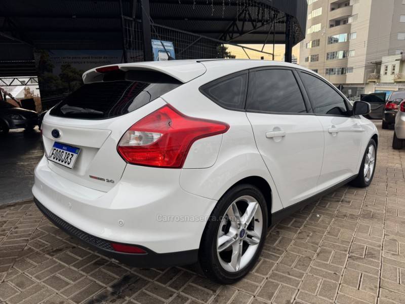 FORD - FOCUS - 2015/2015 - Branca - R$ 56.990,00