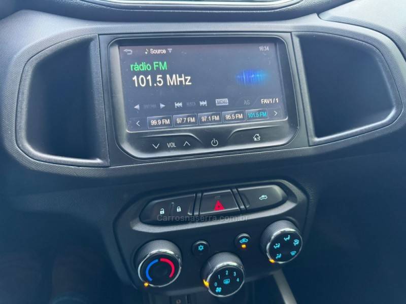 CHEVROLET - ONIX - 2015/2015 - Branca - R$ 53.990,00