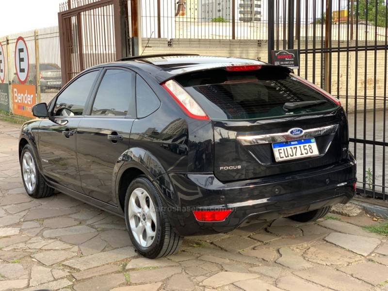 FORD - FOCUS - 2010/2011 - Preta - R$ 49.990,00