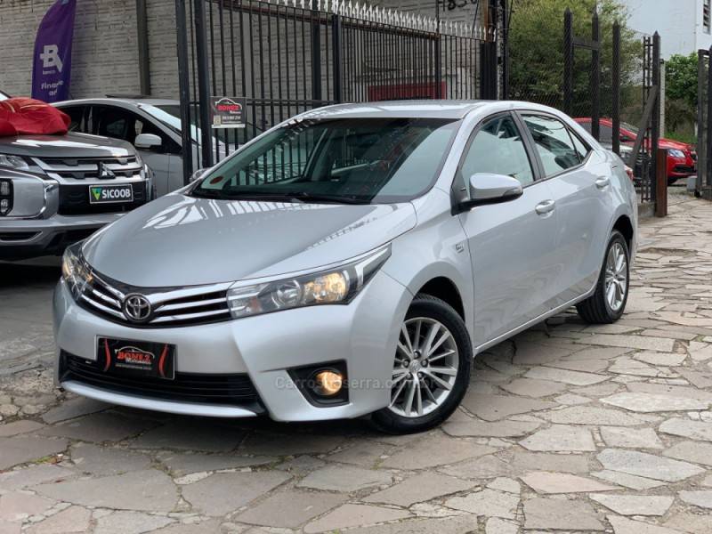 TOYOTA - COROLLA - 2014/2015 - Prata - R$ 88.990,00