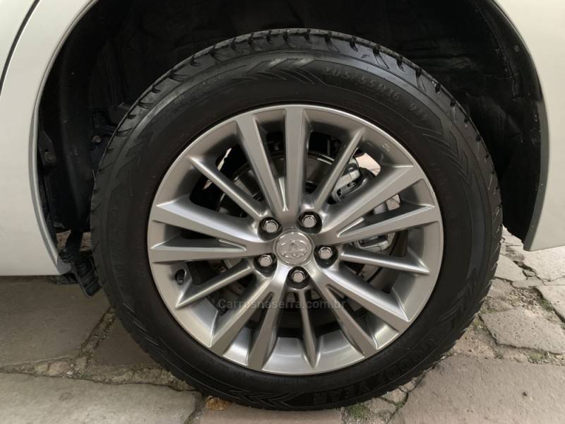 TOYOTA - COROLLA - 2015/2016 - Prata - R$ 87.990,00