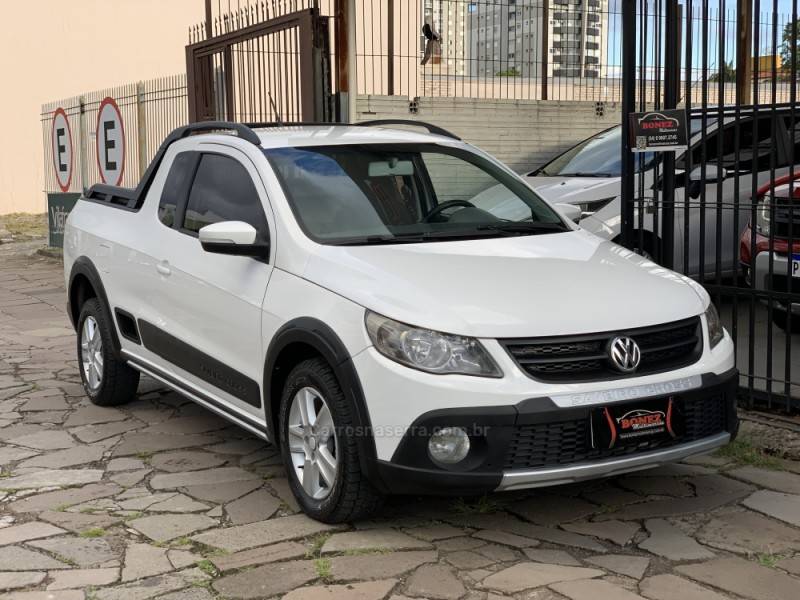 VOLKSWAGEN - SAVEIRO - 2012/2013 - Branca - R$ 56.990,00