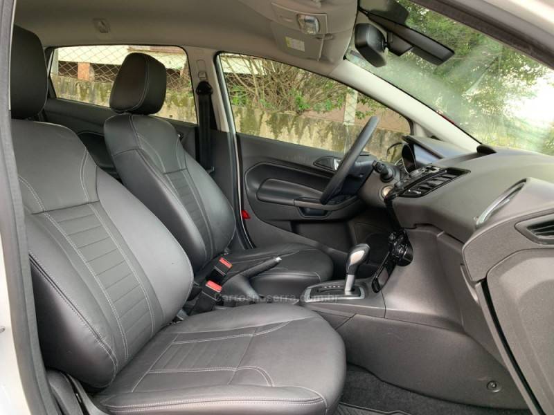 FORD - FIESTA - 2014/2015 - Branca - R$ 50.990,00