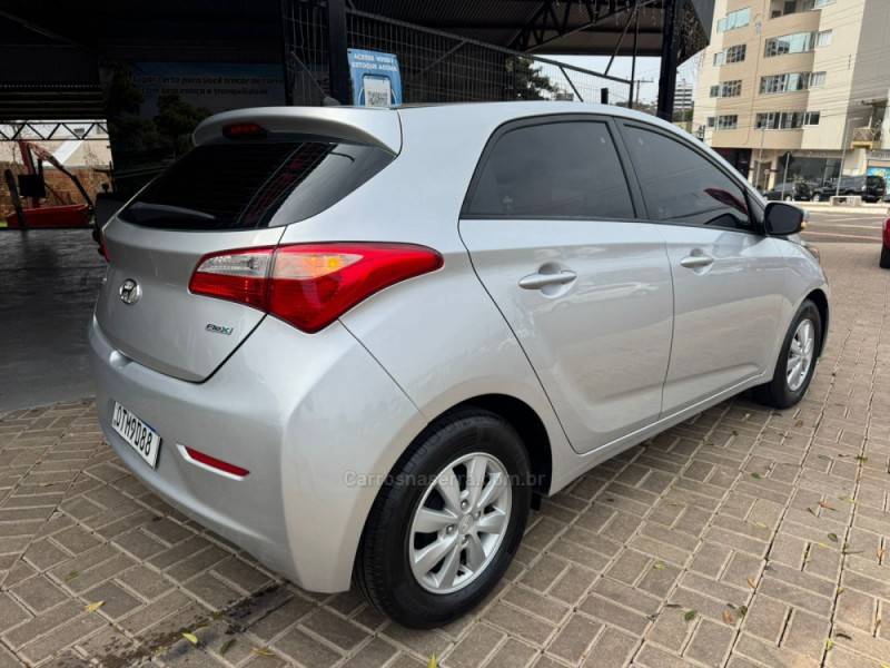 HYUNDAI - HB20 - 2013/2014 - Prata - R$ 45.990,00
