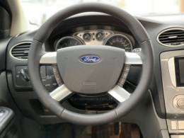 FORD - FOCUS - 2010/2011 - Preta - R$ 49.990,00