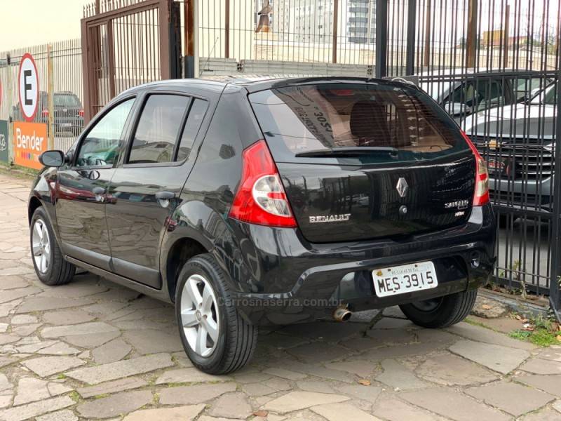 RENAULT - SANDERO - 2008/2009 - Preta - R$ 27.990,00