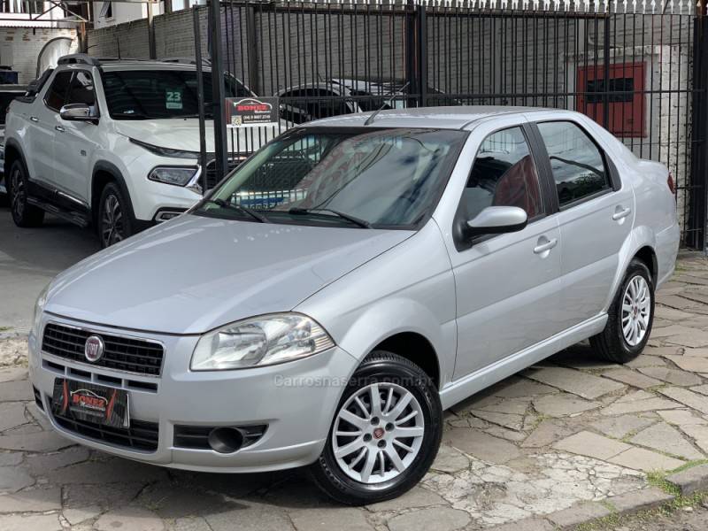 FIAT - SIENA - 2010/2011 - Prata - R$ 33.500,00