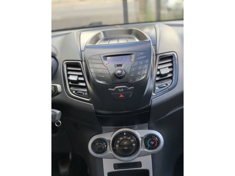 FORD - FIESTA - 2013/2014 - Vermelha - R$ 45.990,00